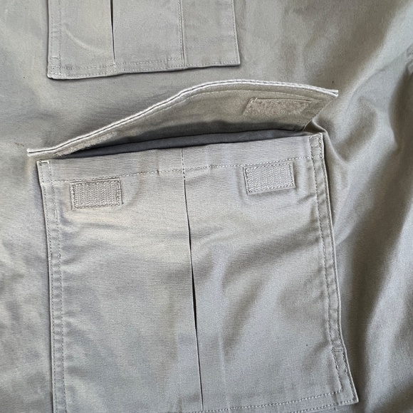 Duluth Trading Vest Size 2XL Utility Tactical Hunting Outdoor Tan Zip UP Cotton - Picture 4 of 6